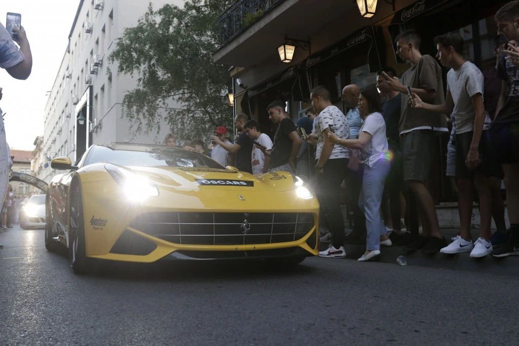 Kroz Sarajevo prodefilirala 'OneLifeRally' karavana sportskih automobila