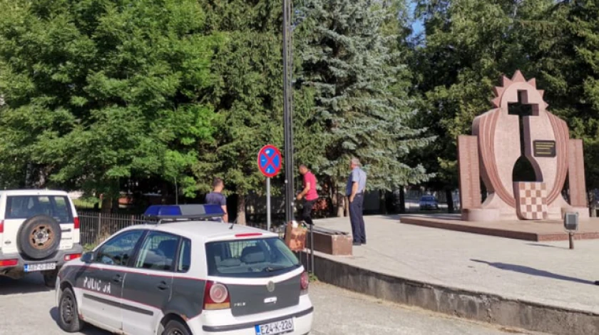 Uskoplje: Strgnuta hrvatska zastava sa spomenika poginulim hrvatskim braniteljima