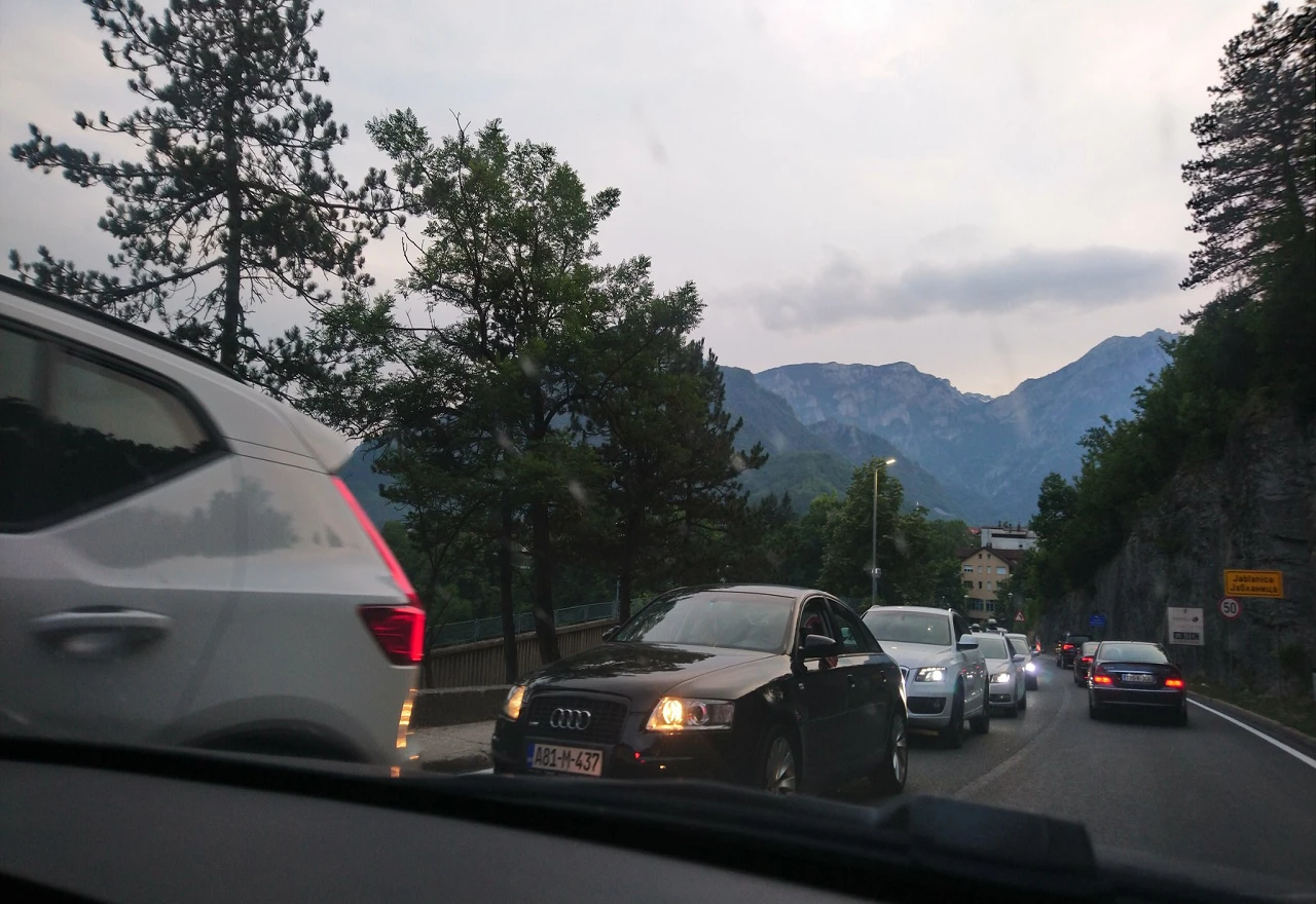 Kilometarske kolone između Mostara i Jablanice