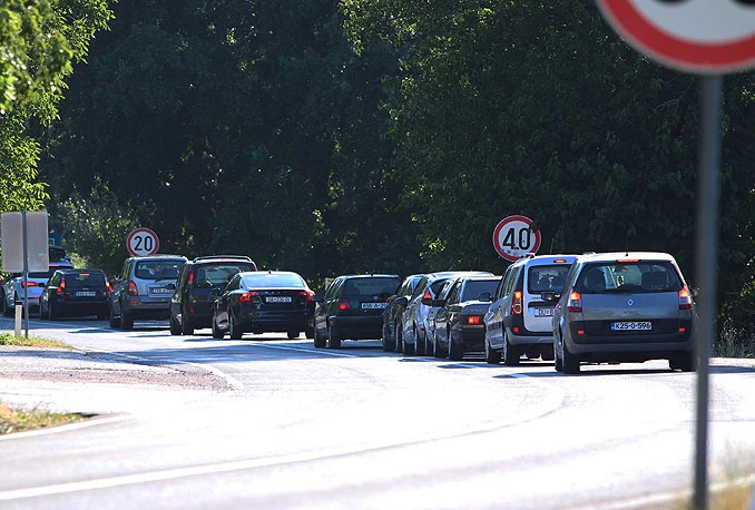 Pojačan promet vozila na izlazu iz BiH na GP Doljani