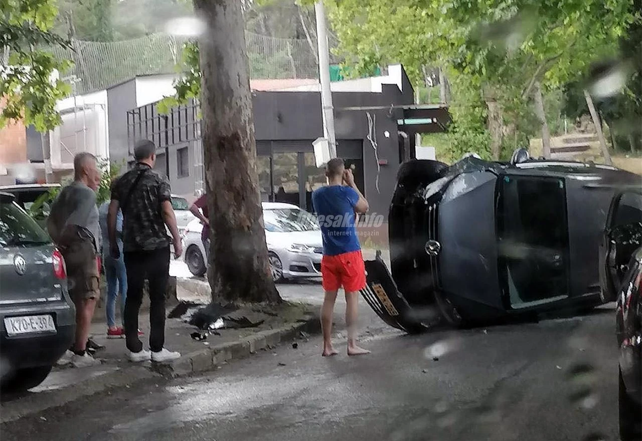 Caddy se prevrnuo na bok na cesti prema SKB Mostar