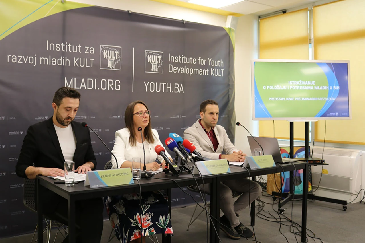 Više od 50 posto mladih želi napustiti državu