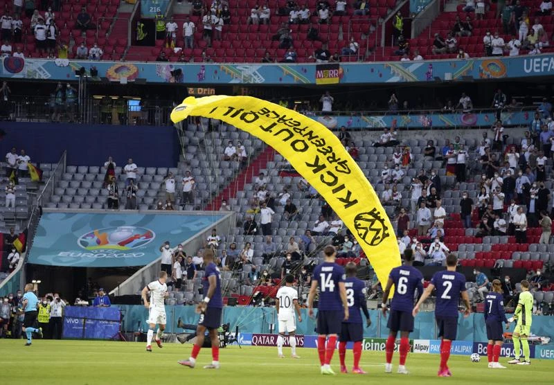 Letač Greenpeacea bio na nišanu policijskih snajperista na Allianz Areni!
