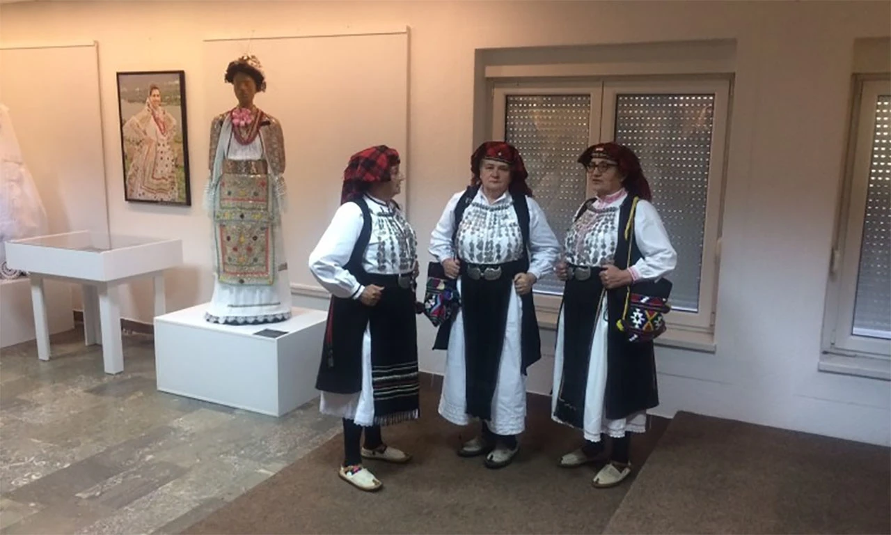 Izloženo hrvatsko djevojačko ruho u BiH