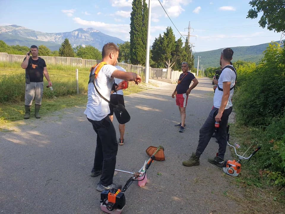 Vrijedni Mostarci: Trimere u ruke za ljepši okoliš