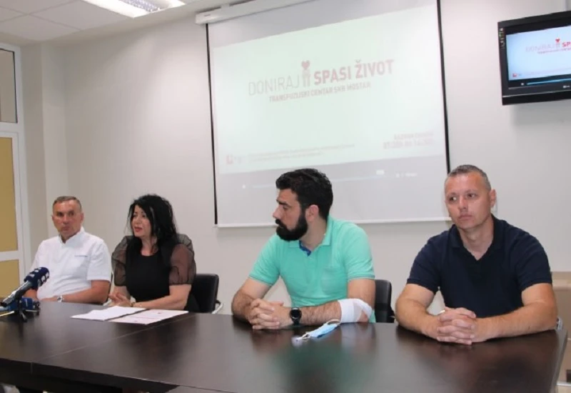 SKB Mostar zahvalio darivateljima krvi Bojanu Čerkuču i Daliboru Babiću