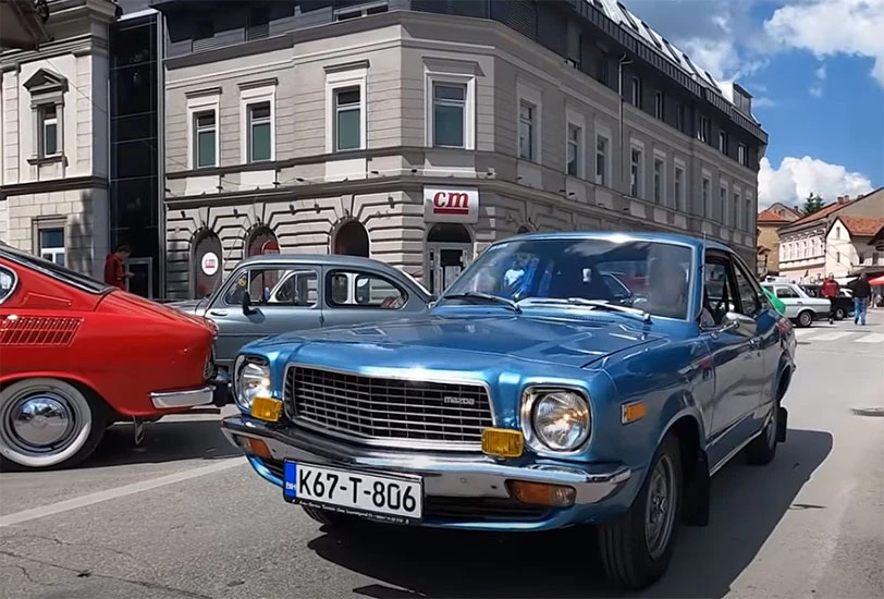 Fićo s tepiha i Mazda iz 1977.
