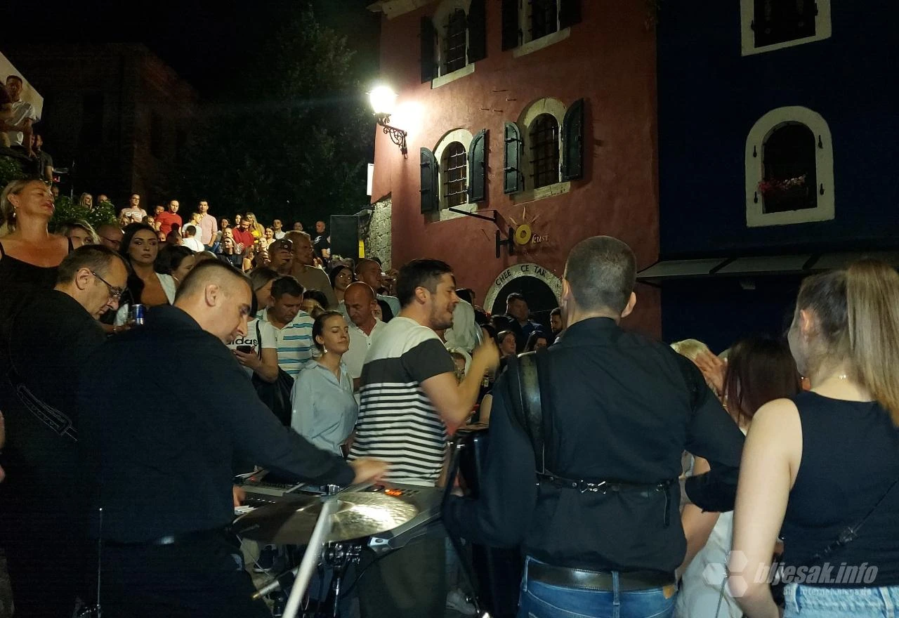 Srbijanski pjevač rasplesao Stari grad