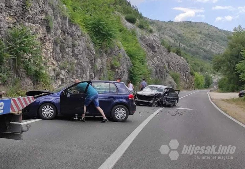 Troje ozlijeđenih u sudaru kraj Mostara
