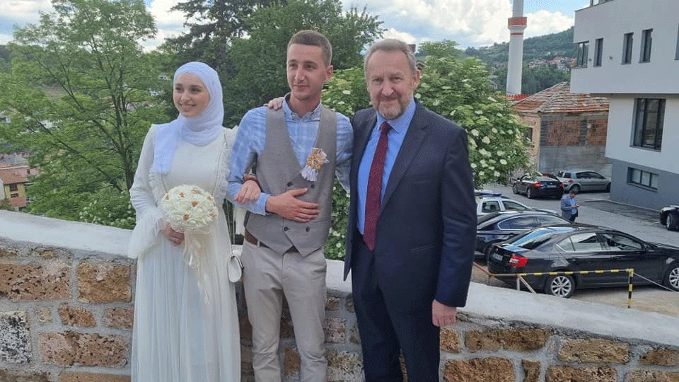 Bakir ispunio želju mladencima