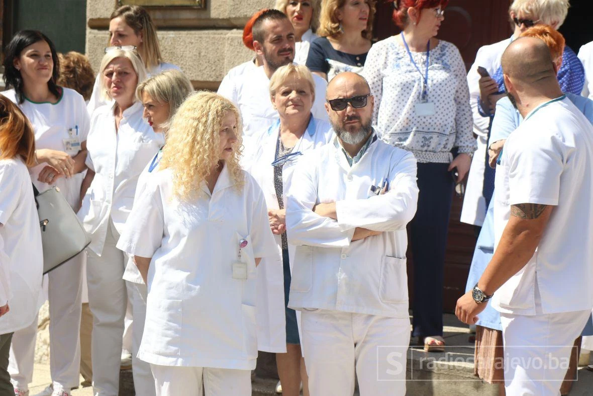 Nezadovoljstvo zdravstvenih radnika se nastavlja: Štrajk u KS nema ni cijepljenja