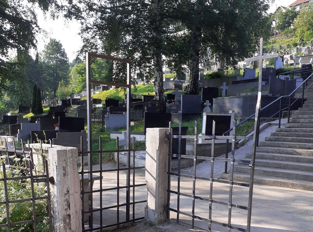 Ukradena ploča s imenom groblja