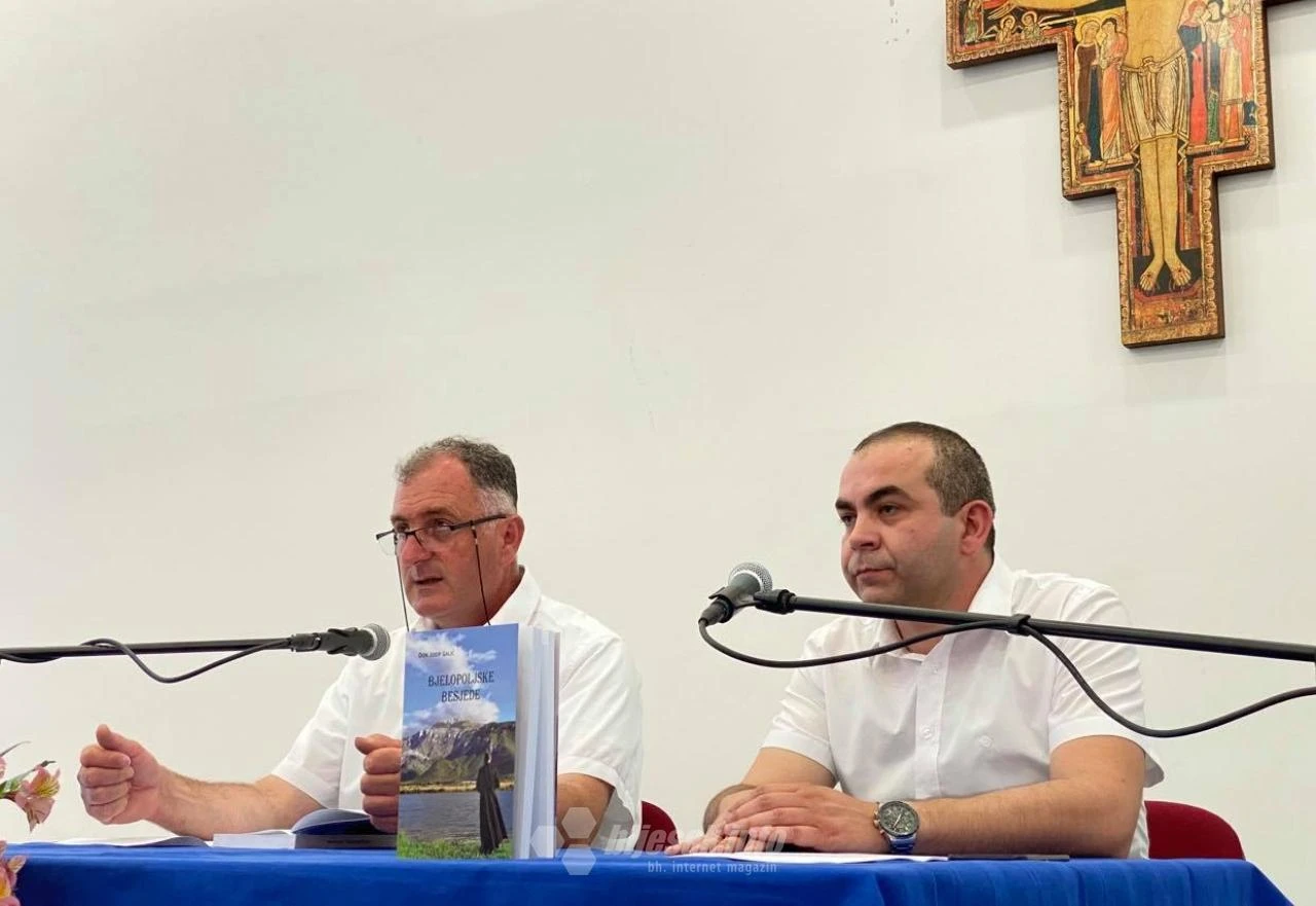Mostarski župnik se nakon 14 godina od župljana oprostio knjigom