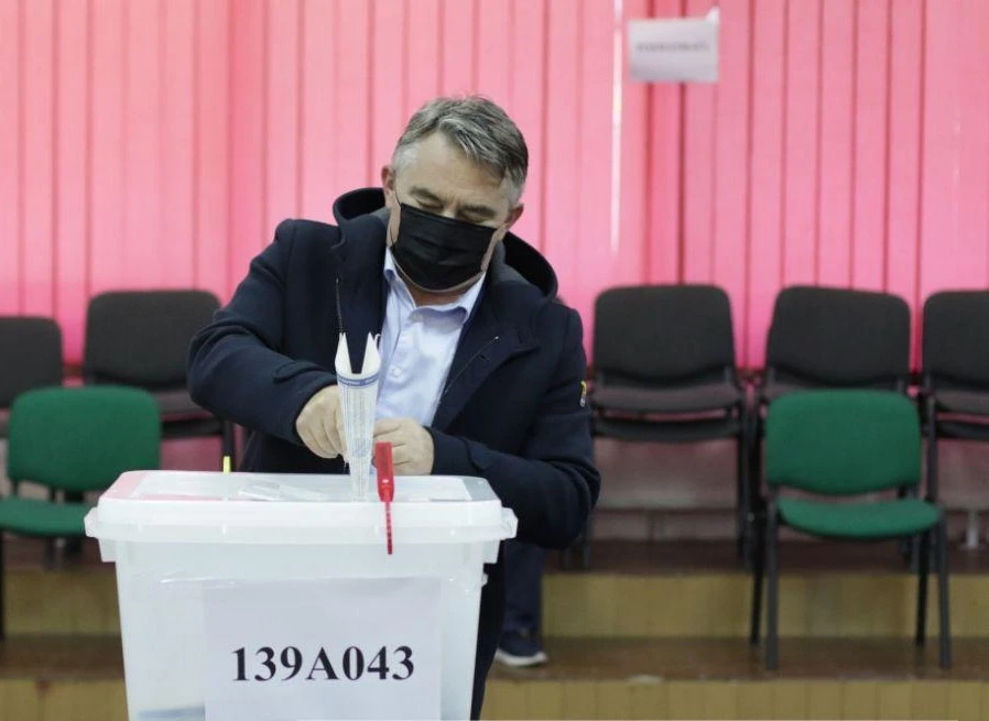 DF ne mrzi ali prezire i šalje Komšića opet u Predsjedništvo