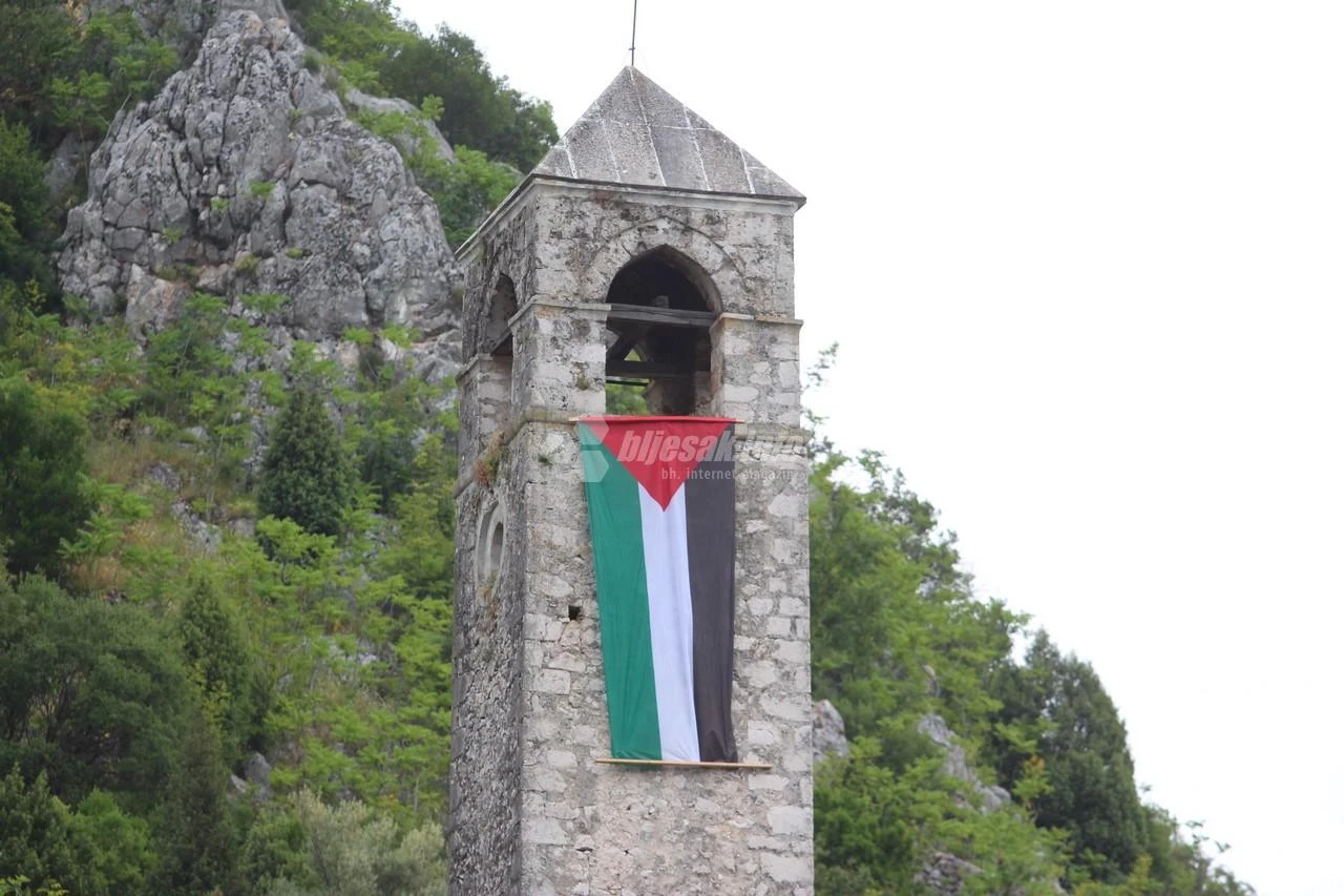 Zastava Palestine na sahat kuli u Počitelju