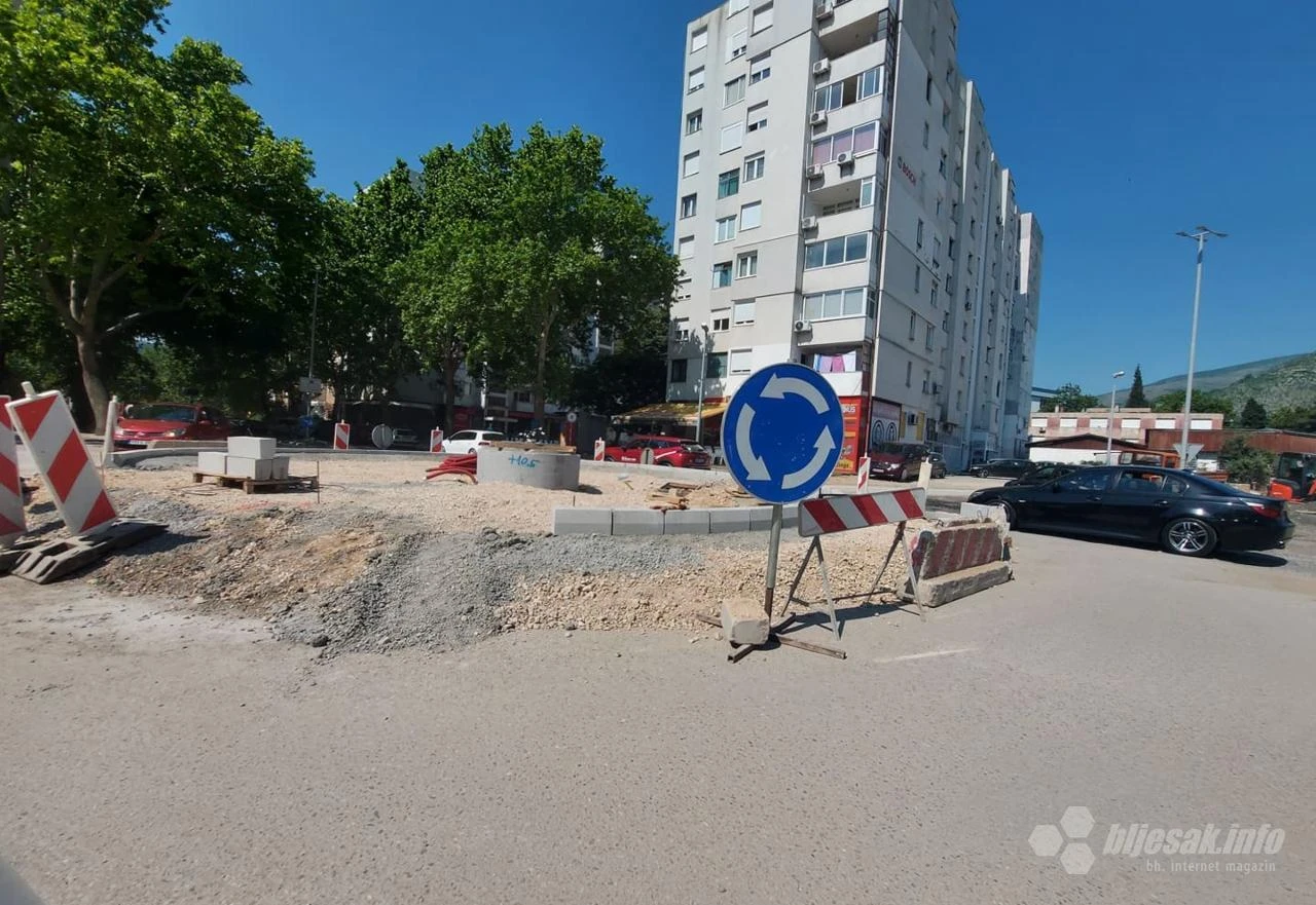 Naziru se prvi obrisi kružnog toka na vrhu Avenije