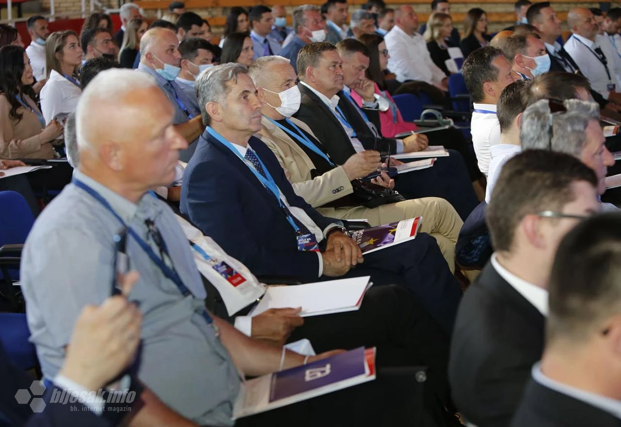 Zasjeda HNS: Počelo rukama protiv