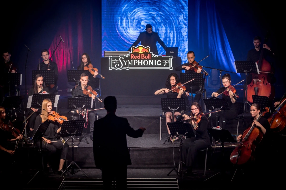 Indigo i Victoria String Orchestra priredili audiovizuelni spektakl 