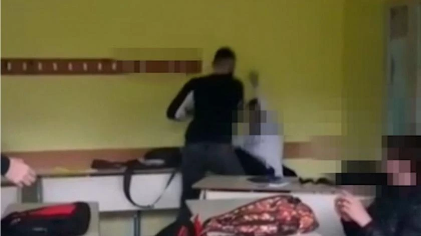 Ravnateljica čiji je sin akter zlostavljanja poslala demanti nakon objave snimke