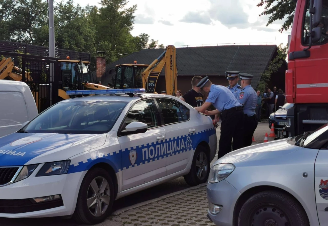 Propao pokušaj rušenja terase restorana "Kajak", bageri prekopali parking