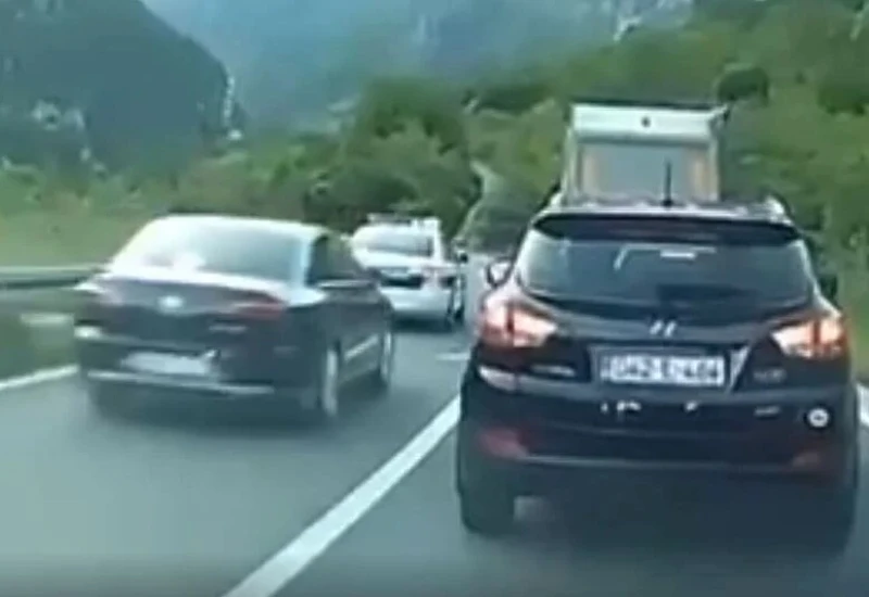 Novalić i pratnja pod rotacijom preko pune linije 