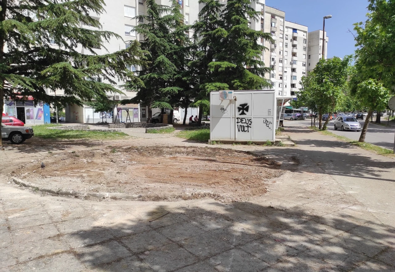 Mostar: Uklonjena kućica u Centru 2