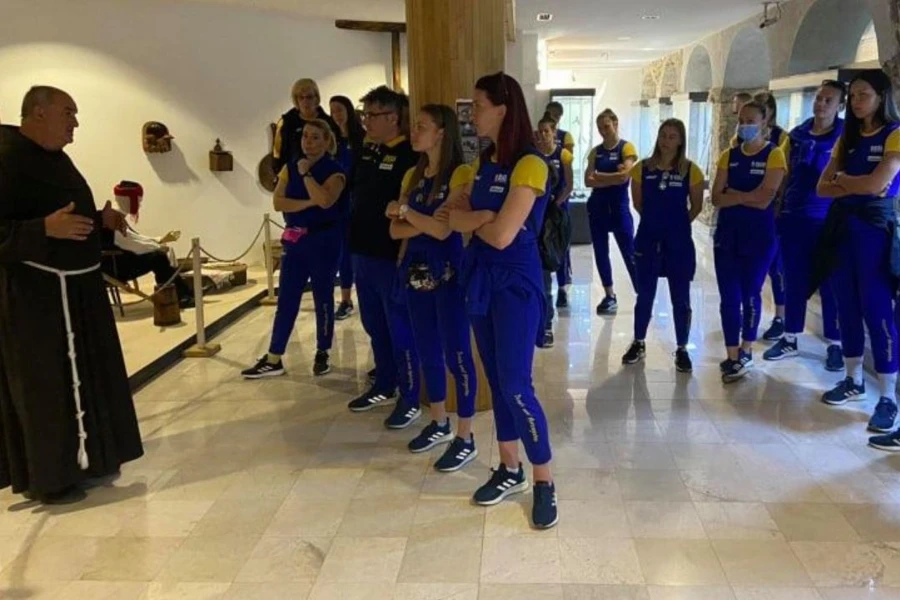 Bh. košarkašice posjetile Franjevački samostan i muzej u Fojnici