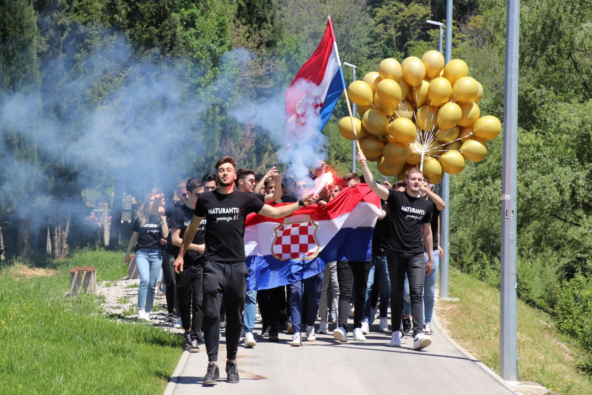 Bakljada: Širokobriješki gimnazijalci proslavili kraj srednjoškolskog obrazovanja