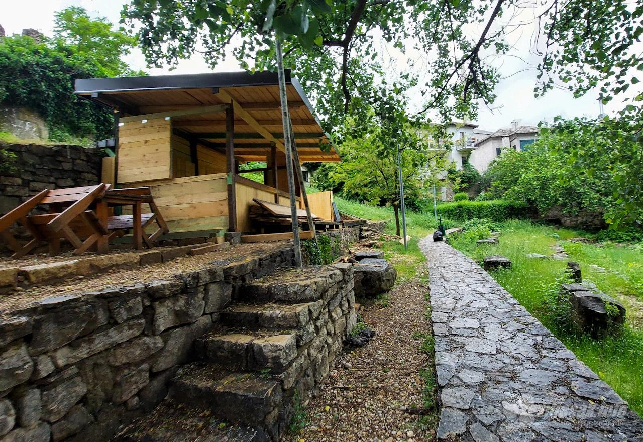 (Ne)zaštićena zona: Što se gradi ispod Starog mosta?
