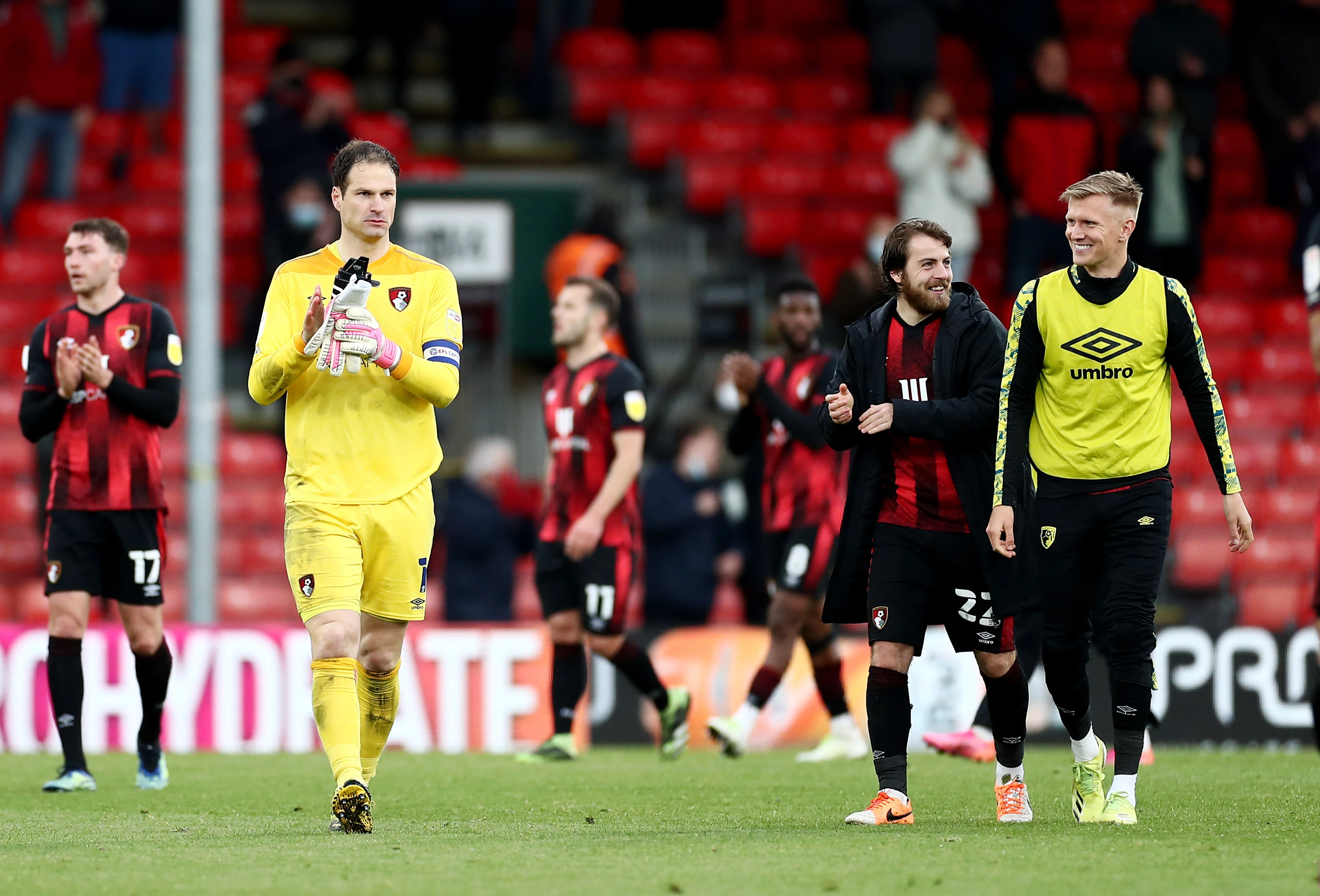 Bournemouth i Swansea stekli prednost za okršaj na Wembleyu