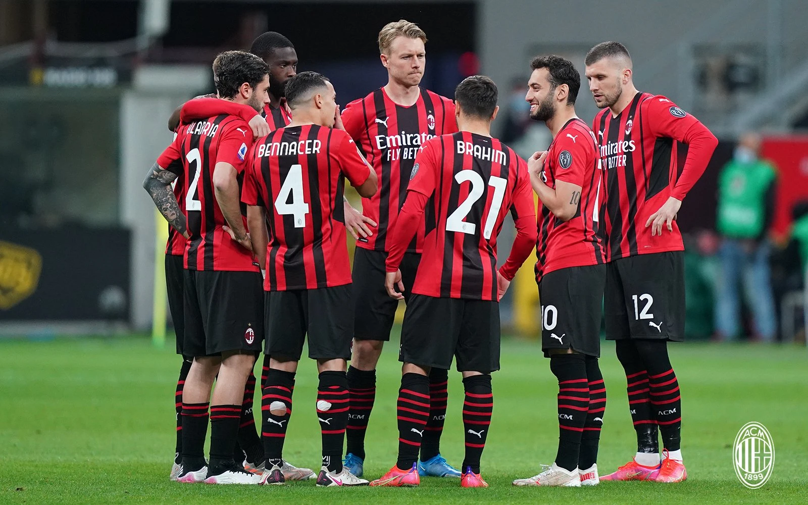 Milan prosuo dva boda protiv Cagliarija i ugrozio plasman u Ligu prvaka