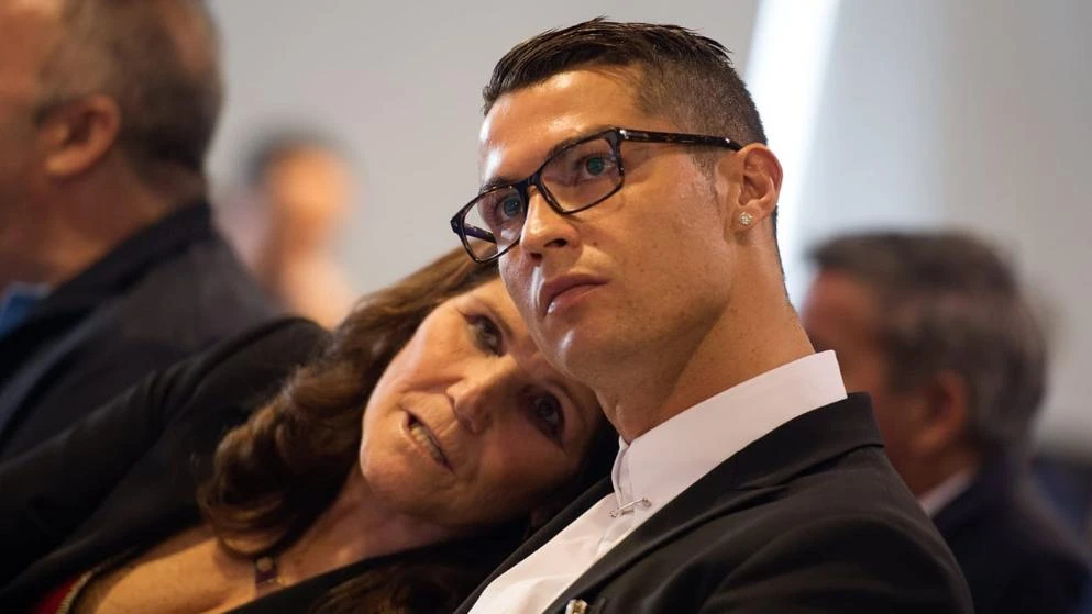 Ronaldova mama nagovara sina da se vrati u svoj matični klub
