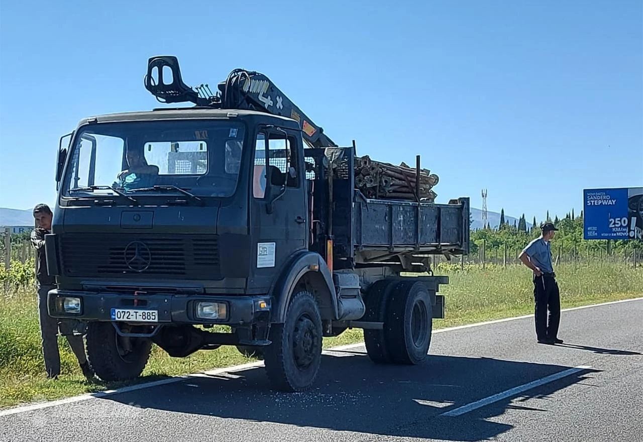Sudarili se kamioni, stradali automobili