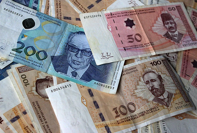 Na račune stranaka 'leglo' stotine milijuna maraka