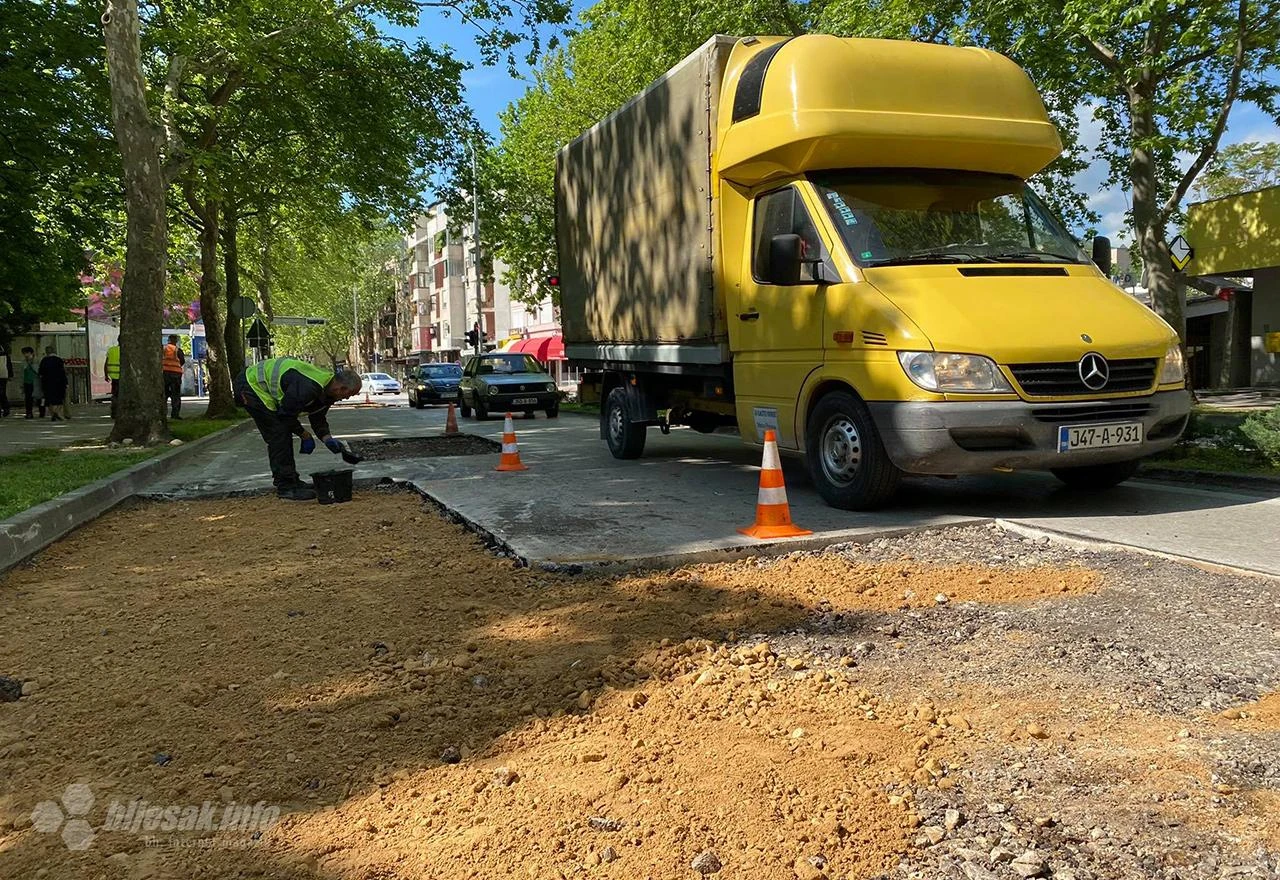Dok se čeka potpuna rekonstrukcija: Na Aveniji se 'krpi' rupa po rupa