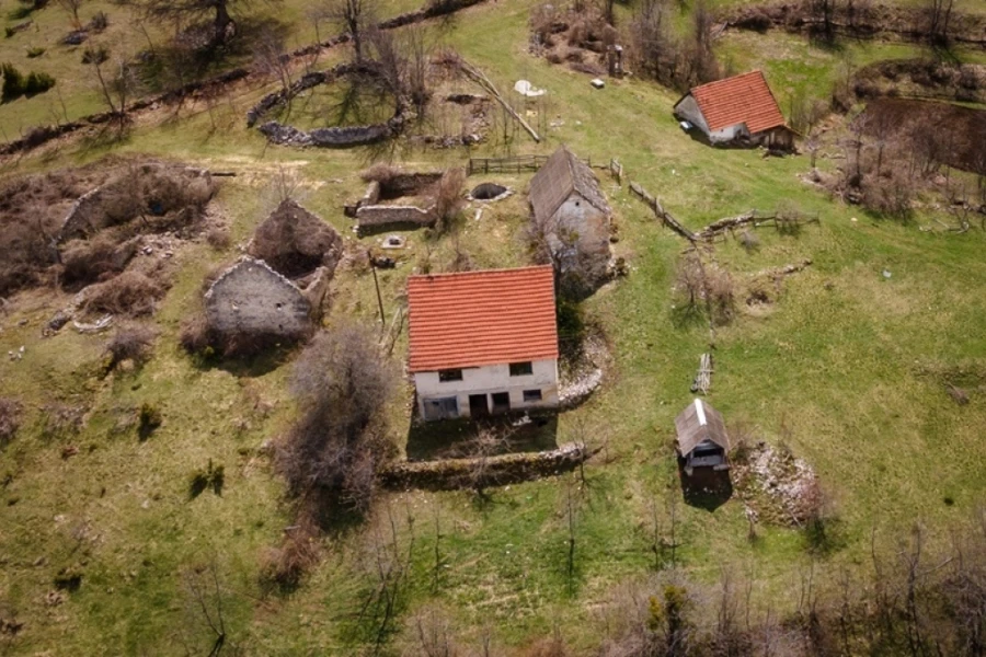 Selo prepušteno zubu vremena