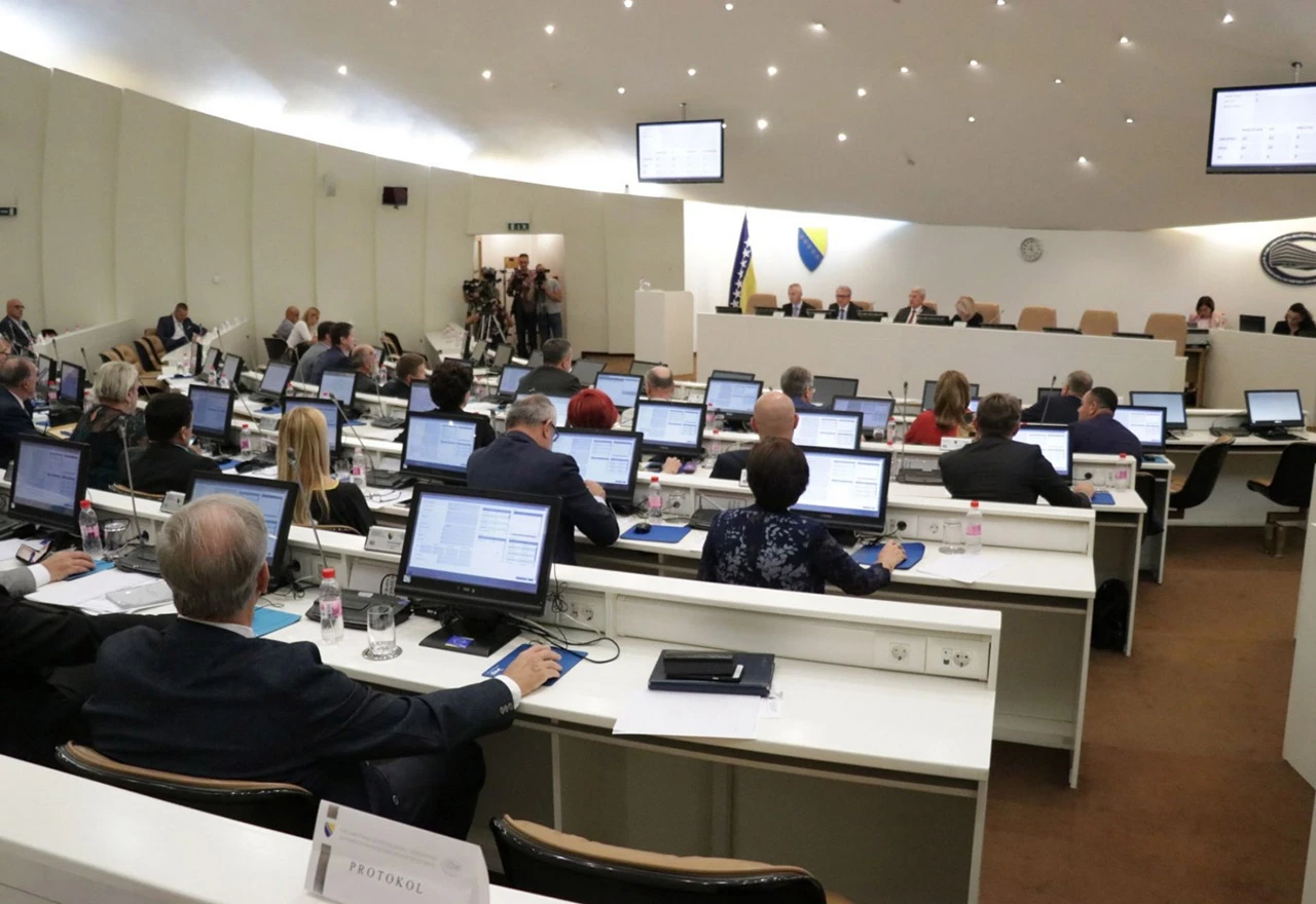 Parlamentarac o svojim primanjima: Otkud vi znate da mi ne pokazujemo solidarnost?