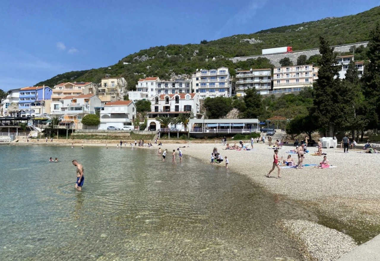 Hrabri kupači otvorili sezonu kupanja u Neumu