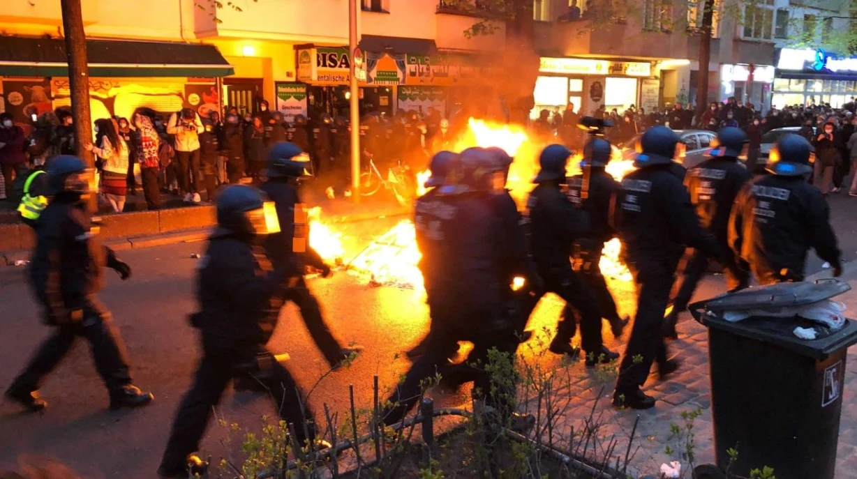 VIDEO Žestoki sukobi policije i demonstranata u Njemačkoj