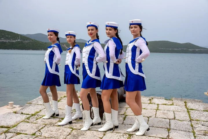 Prvomajski defile neumskih mažoretkinja