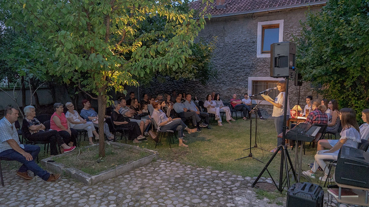 Kulturom bogat svibanj u bašti Ćorovića kuće