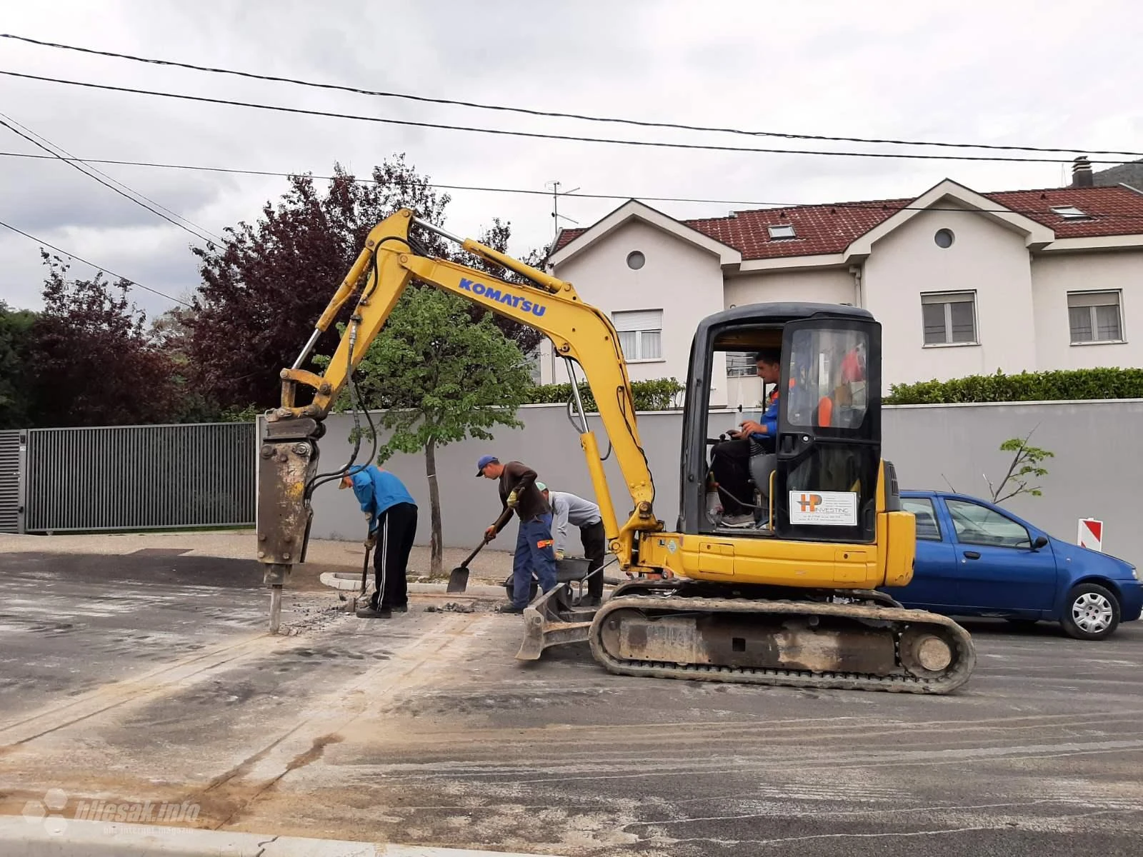 Reže se tek postavljeni asfalt u Ulici Blajburških žrtava
