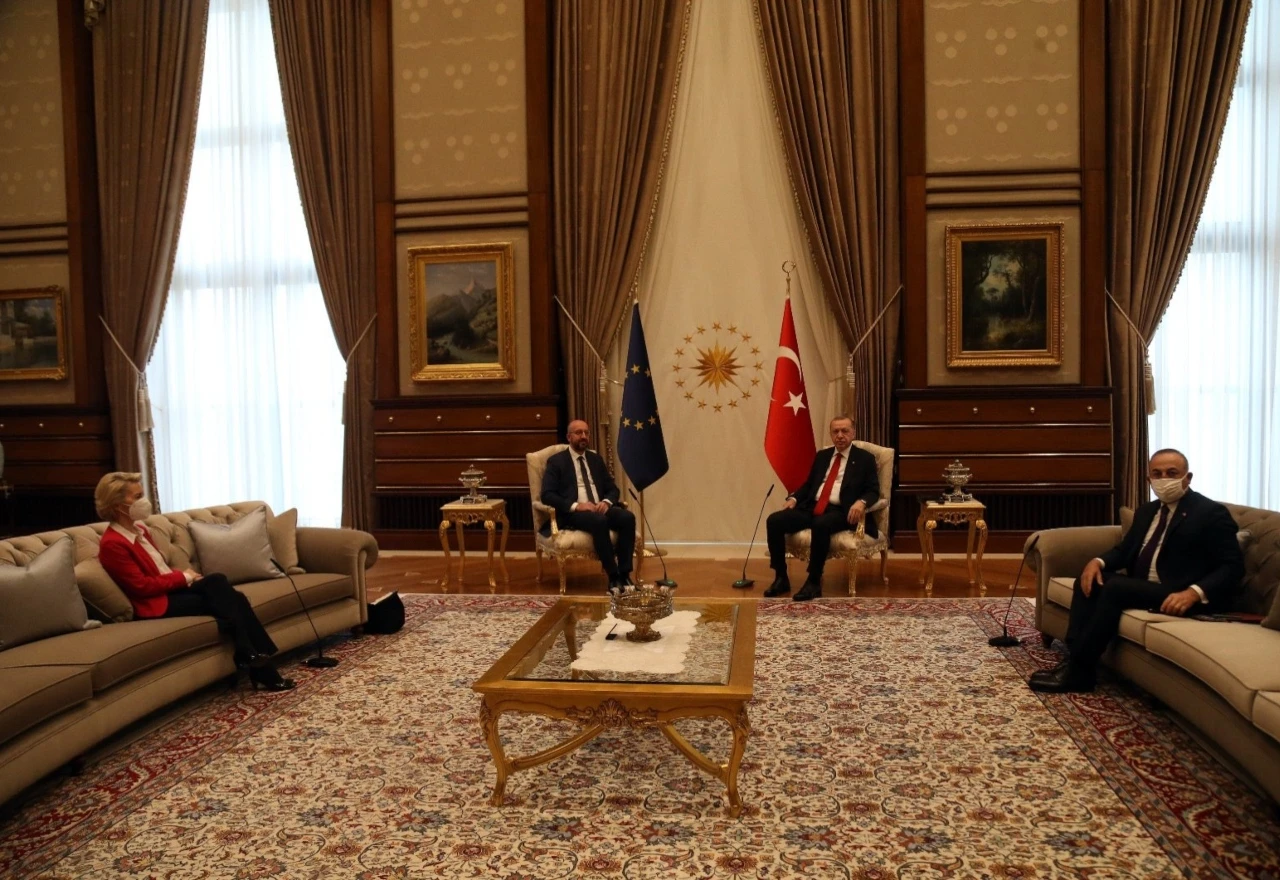 Ursula von der Leyen nije oprostila Erdoganu i Charles Michelu