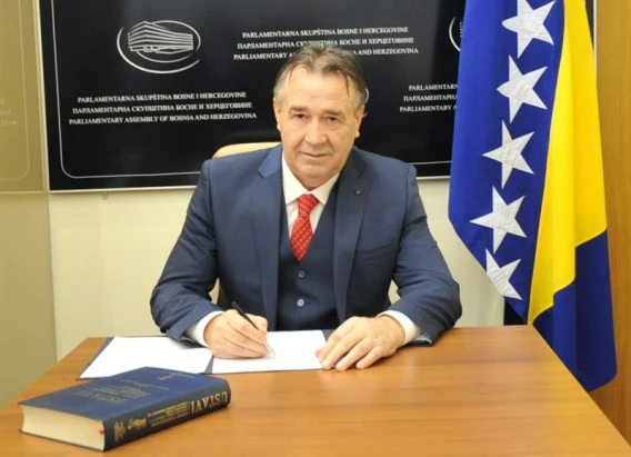 Kako nas zastupnici kradu - Otpremnina, lažna mirovina, pa povratak na posao