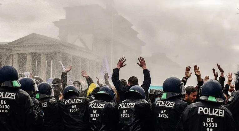 Kaos u Berlinu zbog zakona o mjerama, izbili prosvjedi