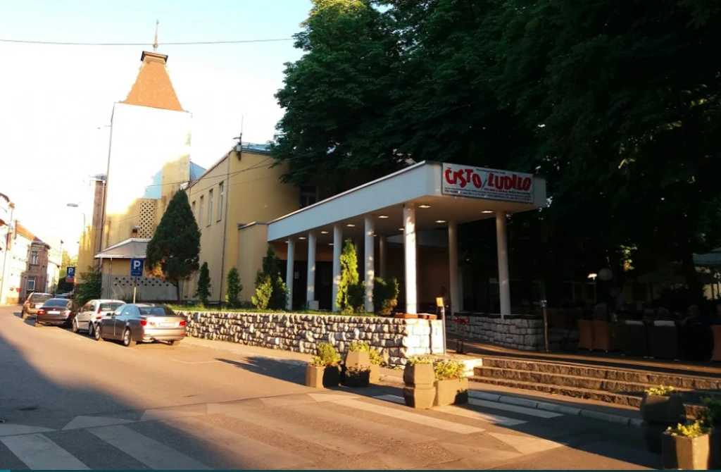 Glumac koji je seksualno zlostavljao kolegicu nije dobio otkaz jer je slučaj stariji od godine!