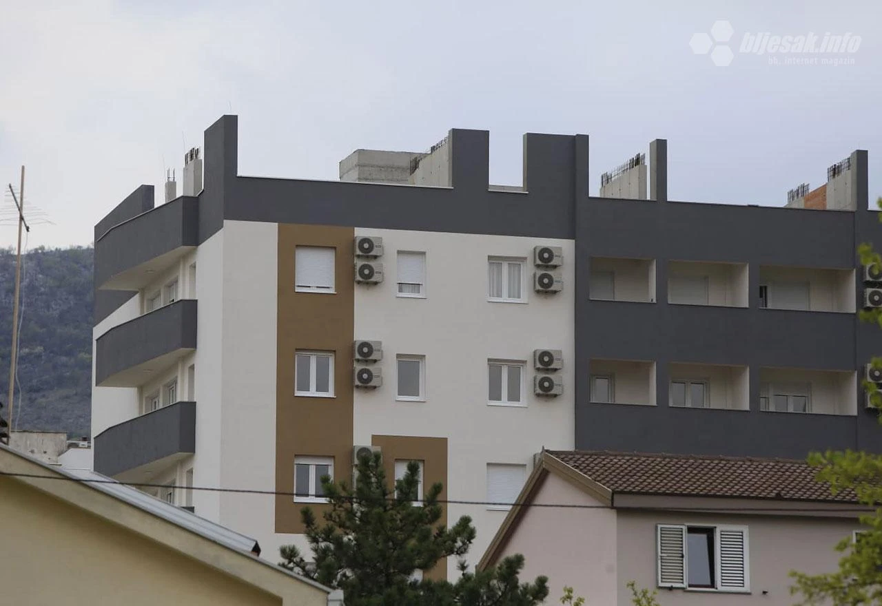 Je li to moguće: Ruši se kat u Mostaru?!