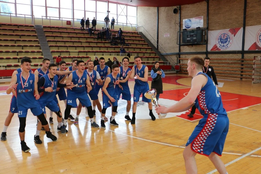 Široki prvak u juniorima i kadetima, Zrinjskom naslov među najmlađima