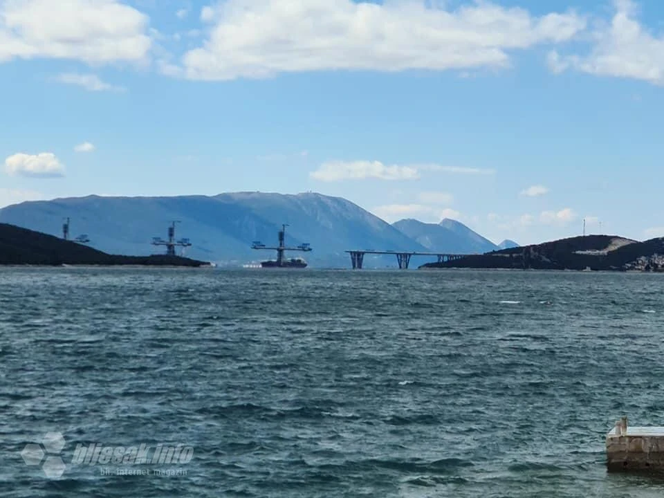 Pelješki most sve više poprima konačni izgled