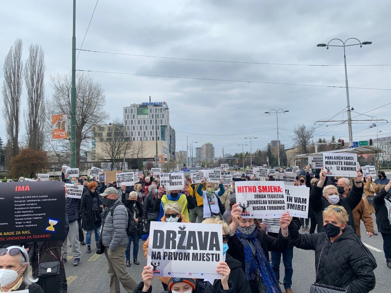 ''Paraziti, domaćin vam umire''; ''Idite dajte nam priliku da preživimo''